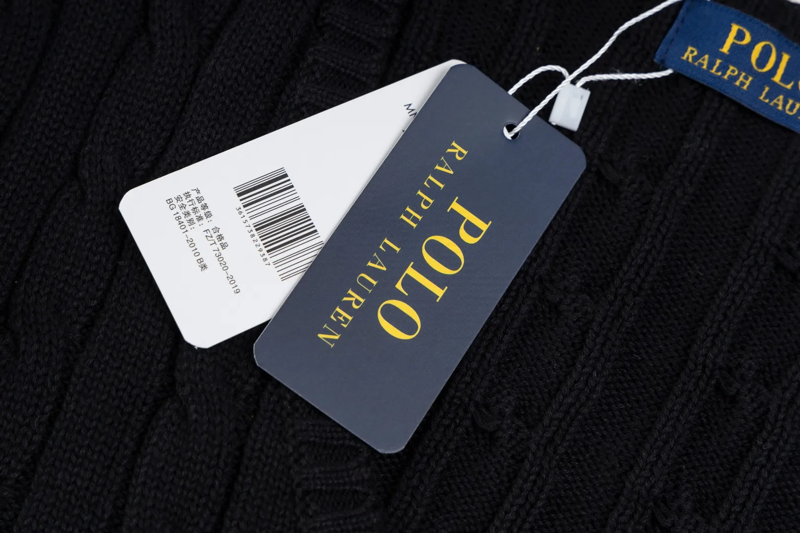 P210 #R90 RALPH LAUREN Thirteen colors of Ralph Lauren classic small label embroidery V-neck pullover cable cardigan sweater women's top, high-density LOGO embroidery on the chest, original customization of tag accessories. Made of pure cotton yarn, pure cotton is skin-friendly and comfortable, small label war horse embroidered twist button V-neck sweater🐎High quality, follow the blogger to learn how to wear it! Let’s buy a Ralph Lauren cable sweater. It’s a super hard-to-find series after it became popular. It’s hard to find one on the official website. It’s simple and practical to wear, with a lazy and loose feel. The thickened fabric has more texture, feels soft and delicate, and has a loose fit. Whether worn alone or layered, you can wear different styles of fashion with just one piece!   Size： Sleeve length: 60/61/62/63